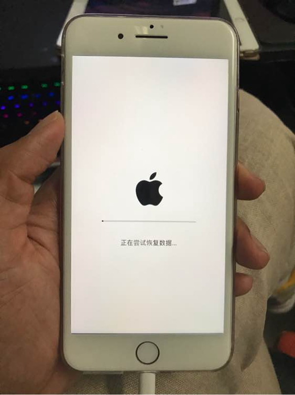 中招了嗎？iOS12降級(jí)至iOS11.4出現(xiàn)正在嘗試恢復(fù)數(shù)據(jù)怎么辦？