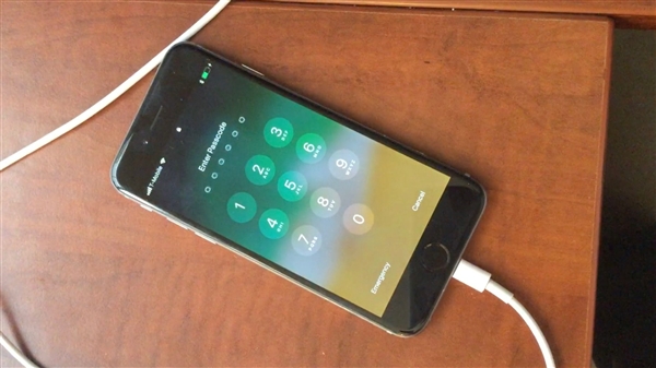 黑客找到iOS 11鎖屏密碼漏洞：破解iOS鎖屏密碼跟玩一樣