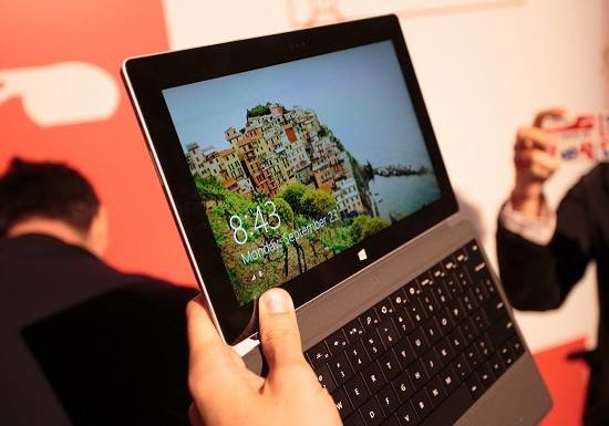 微軟或?qū)⑼瞥?0寸Surface 與蘋果iPad進行對標