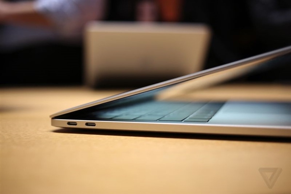 新一代MacBook隱藏特性：四個雷電接口都是全速