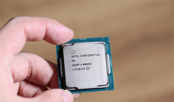 限量版i7-8086K開(kāi)箱圖賞 全球限量50000顆！