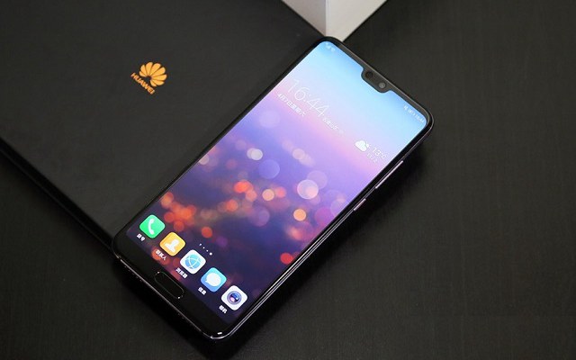 華為P20 Pro開(kāi)箱圖賞 萊卡三攝高顏值 性能出眾