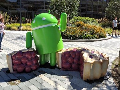 谷歌總部落成Android 9.0“餡餅機器人”雕塑