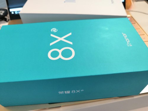 榮耀8X包裝盒曝光：去掉“暢玩”二字或定位升級