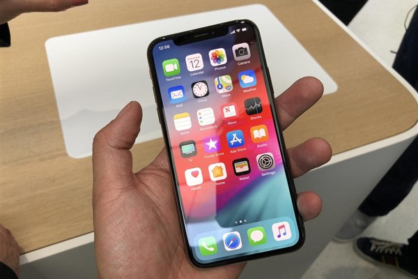 iPhone XS金色版真機(jī)圖賞：玻璃機(jī)身、COP封裝劉海全面屏