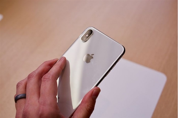 蘋果iPhone XS國行版正式開賣：8699元起，iPhone XR下月預(yù)訂