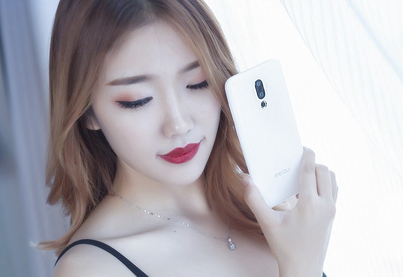 魅族16X汝窯白美女圖賞：網(wǎng)友直呼手機真美，人更美!