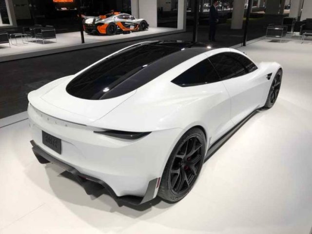 特斯拉新一代Roadster跑車戶外照曝光 售價20萬美元起