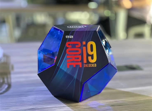 Intel i9-9900K評(píng)測(cè)樣品前瞻：特制五邊形小盒子
