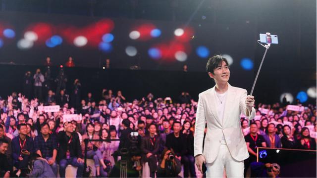 聯(lián)想發(fā)布首款A(yù)I四攝手機S5 Pro 重新定義偶像級美顏自拍