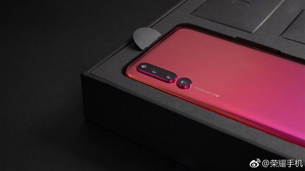 榮耀Magic 2高清圖賞：滑屏+后置三攝，近100%屏占比