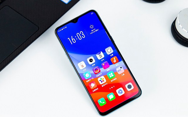 OPPO R15x真機(jī)圖賞：雙面玻璃+高顏值水滴屏,美得不可方物！