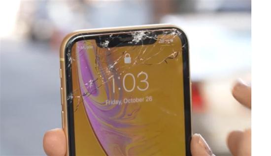蘋果iPhone XR手機(jī)跌落測(cè)試：比起XS來果然差遠(yuǎn)了