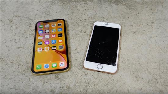 蘋果iPhone XR手機(jī)跌落測(cè)試：比起XS來果然差遠(yuǎn)了