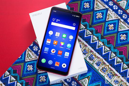 魅族Note8采用上下等寬全面屏