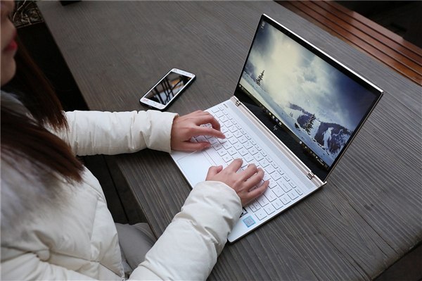 微軟要把PC接管手機(jī)深入化，今后Win10可接打電話收發(fā)短信