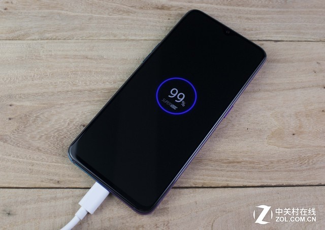 超級(jí)閃充回血有多快 OPPO R17 Pro實(shí)測(cè) 