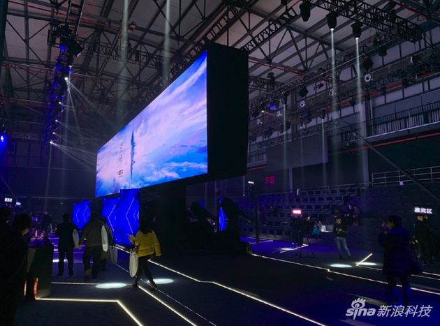 vivo NEX雙屏版發(fā)布：一個(gè)機(jī)身是怎么塞進(jìn)兩部手機(jī)的