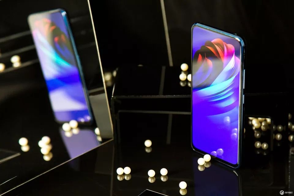 vivo NEX 雙屏版圖賞：既是實(shí)力派，也是「雙面派」