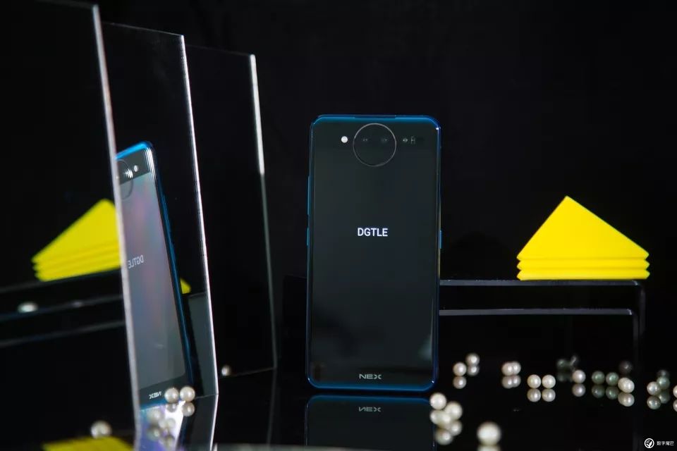 vivo NEX 雙屏版圖賞：既是實(shí)力派，也是「雙面派」