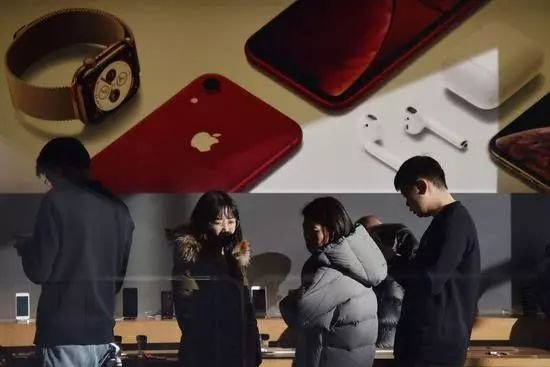 新iPhone在中國(guó)賣不動(dòng)！蘋果認(rèn)慫了，股價(jià)暴跌8%