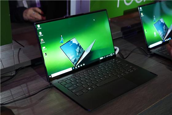 聯(lián)想發(fā)布YOGA S940智能筆記本：全球首款3D玻璃筆記本！