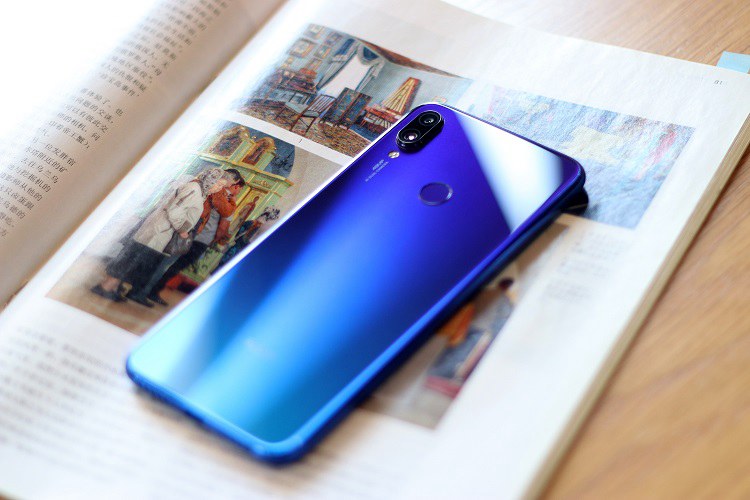紅米Note7夢幻藍(lán)開箱圖賞：滿血流暢，越級新國民千元手機(jī)