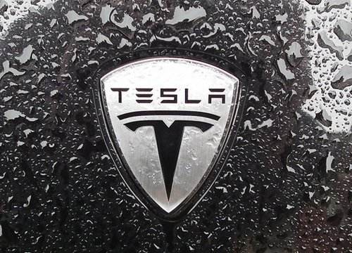 特斯拉增強召喚自動駕駛功能上線 遠程操控自動車輛成為現(xiàn)實！