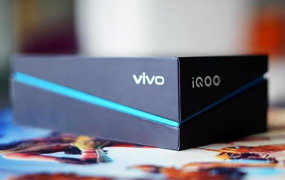 iQOO配置怎么樣？vivo iQOO真機(jī)開(kāi)箱外觀圖賞