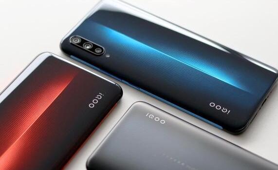 iQOO配置怎么樣？vivo iQOO真機(jī)開(kāi)箱外觀圖賞