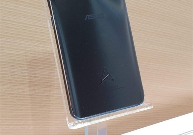 華碩發(fā)布Zenfone 6 Edition 30手機(jī)：12GB<a href=/tags/2778-0.html target=_blank class=infotextkey>內(nèi)存</a>+512GB存儲 