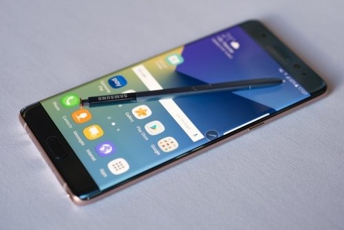 三星Galaxy Note10+或繼續(xù)用挖孔屏，還是放在中間的那種